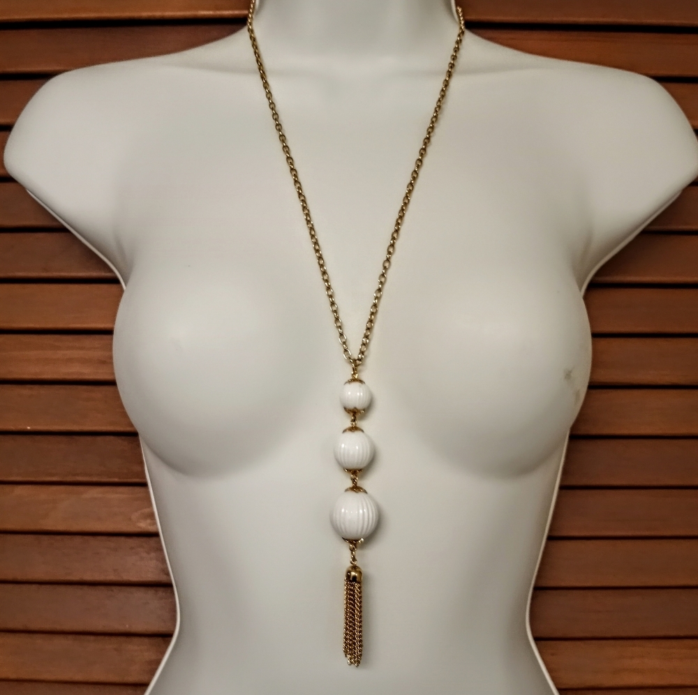 Vintage Sarah Coventry pendant tassle necklace